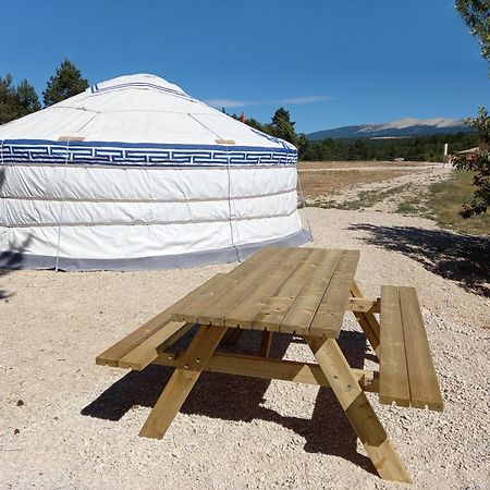 A Ventoux Yourte Monieux Exterior foto
