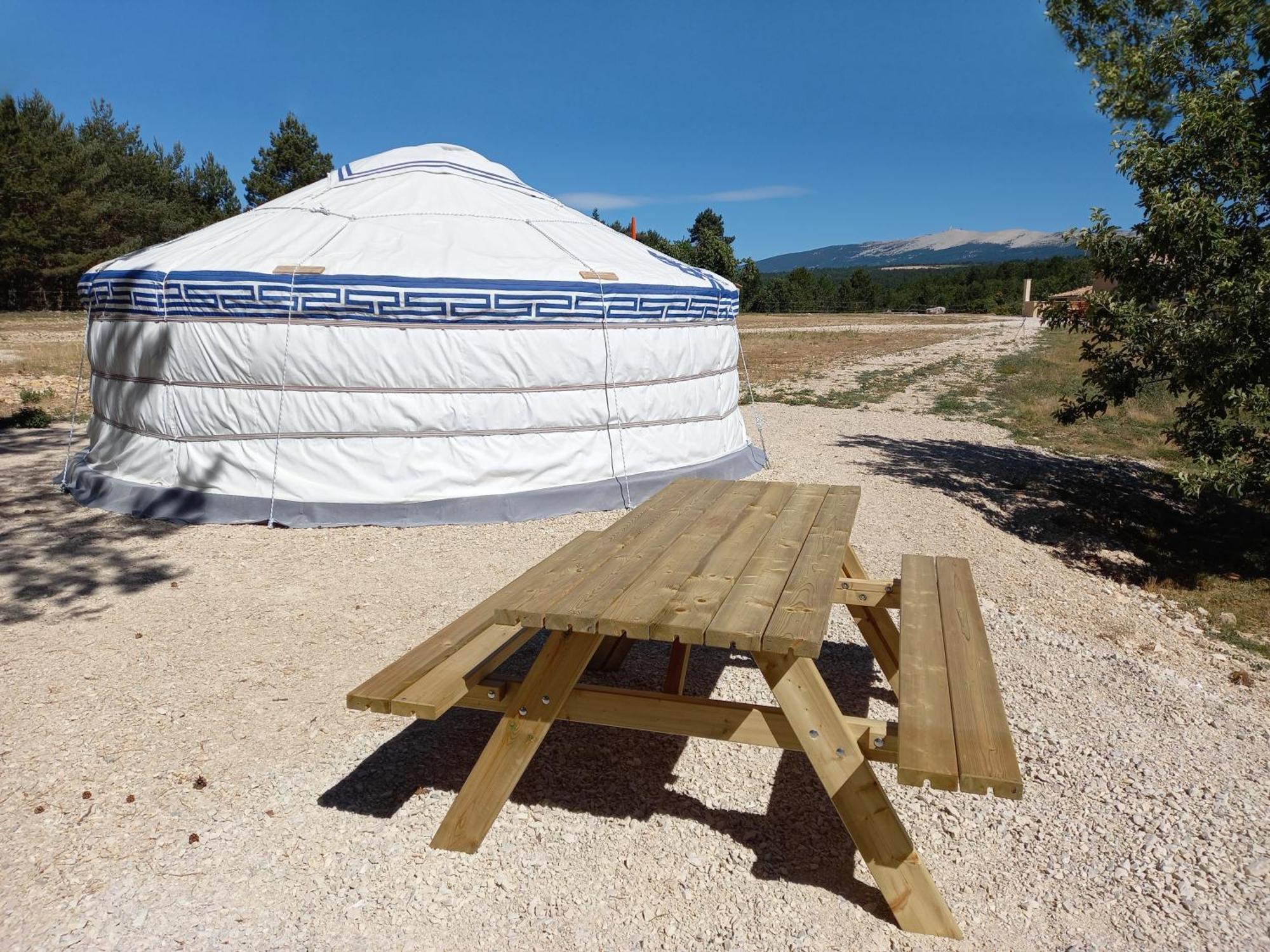 A Ventoux Yourte Monieux Exterior foto
