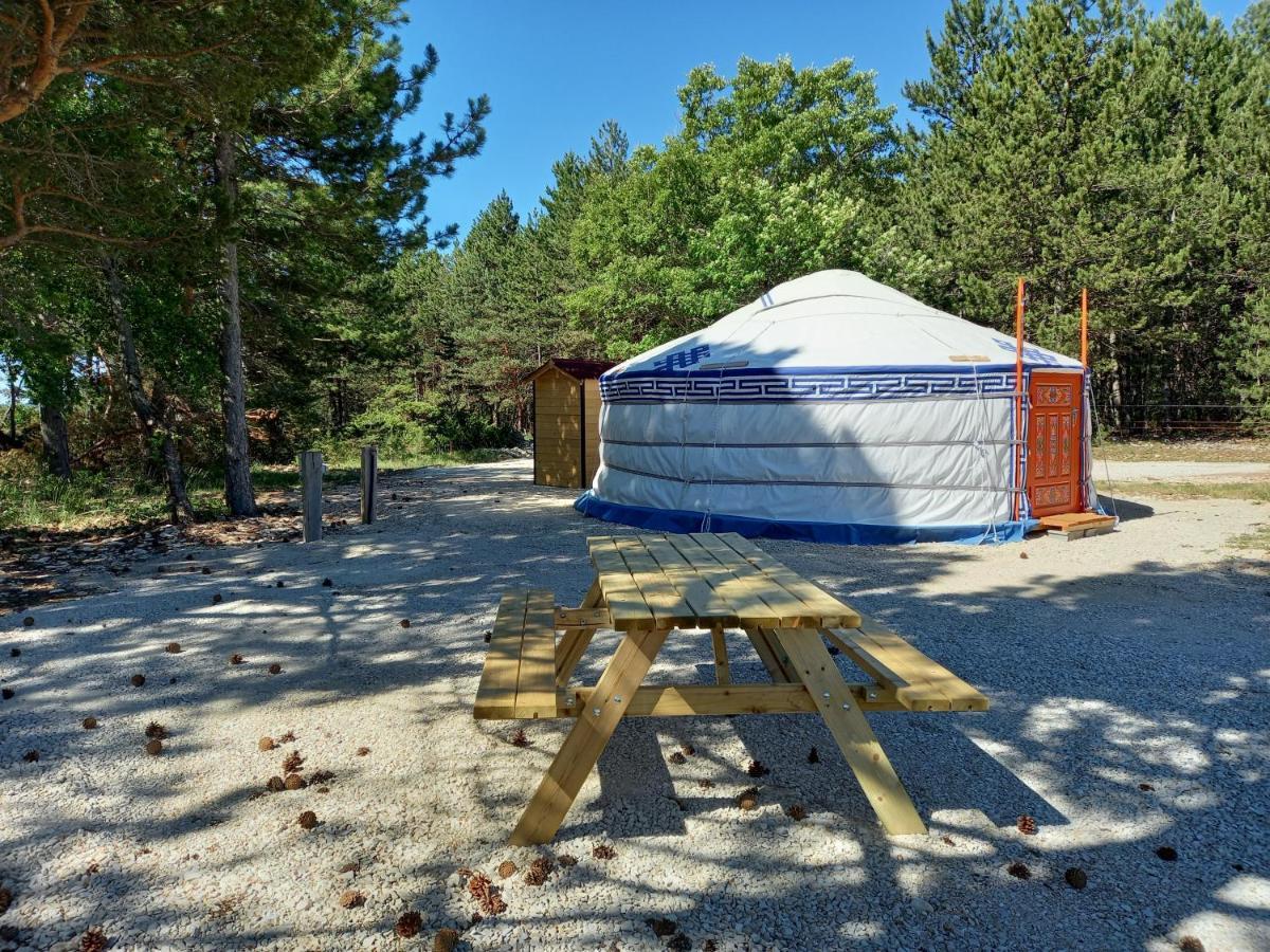 A Ventoux Yourte Monieux Exterior foto